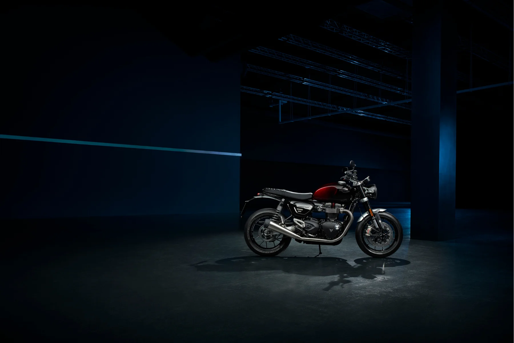 Speedtwin1200_Red_StealthEdition_MY24_0029_TR