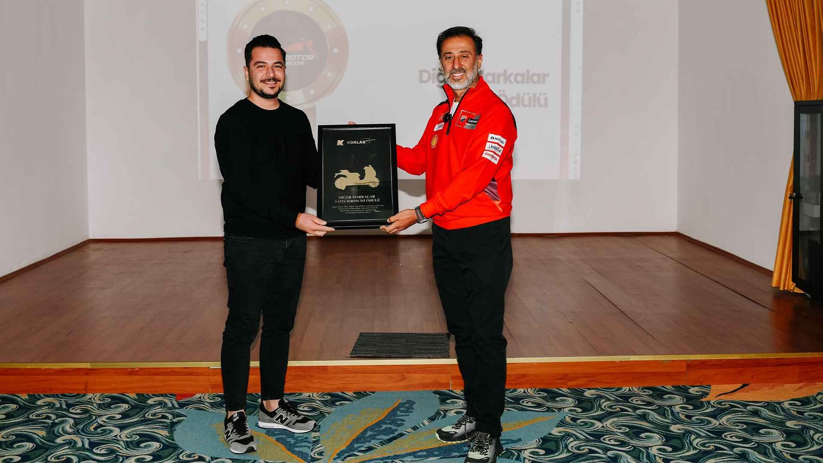 Korlas 30. Yıl Bayi Toplantısı Diğer Markalar Ödülü Gaziantep Özen Motor Showroom