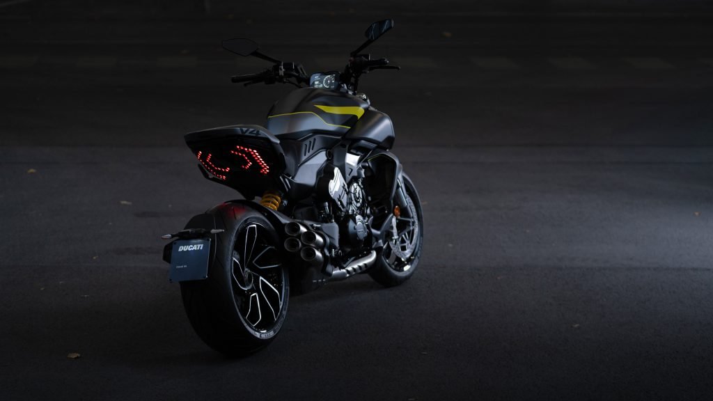 Diavel V4 Black Roadster Livery