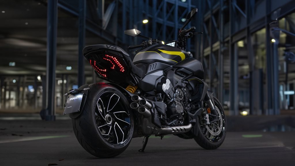 Diavel V4 Black Roadster Livery