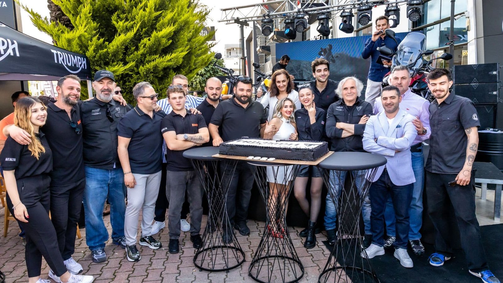 korlas-antalyada-yeni-triumph-magazasini-hizmete-acti (8)