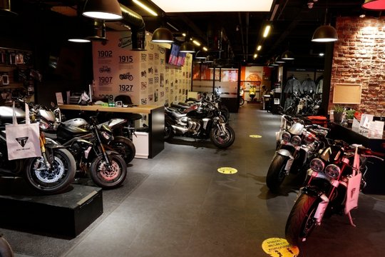 Triumph-Magaza-Gorseli-1